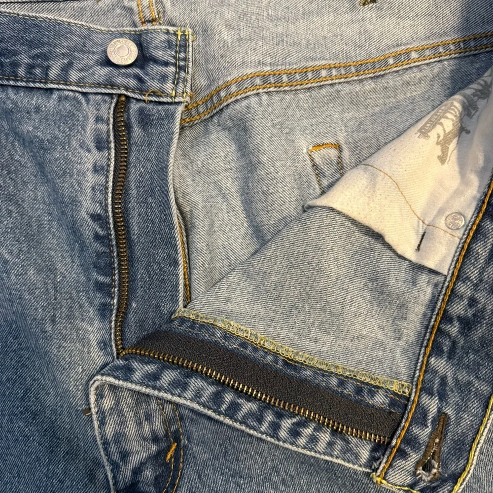 Levi's 550 Relaxed Fit Tapered Leg Jeans Blue Wash Denim Mens Size 42x32